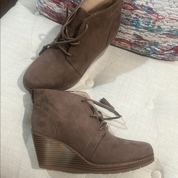 Dr. Scholl's Shoes - Dr. Scholl's Brown Wedge Ankle Boots new 9 womens